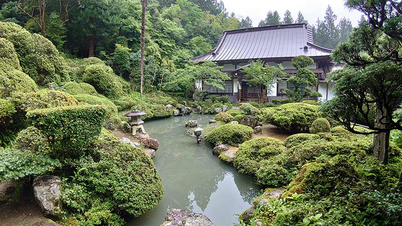 画像：法雲寺の池
