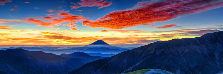 画像：夕暮れの富士山