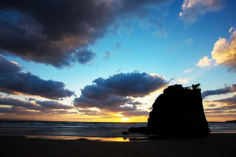 画像：夕暮れの稲佐の浜