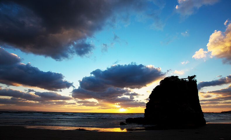 画像：夕暮れの稲佐の浜